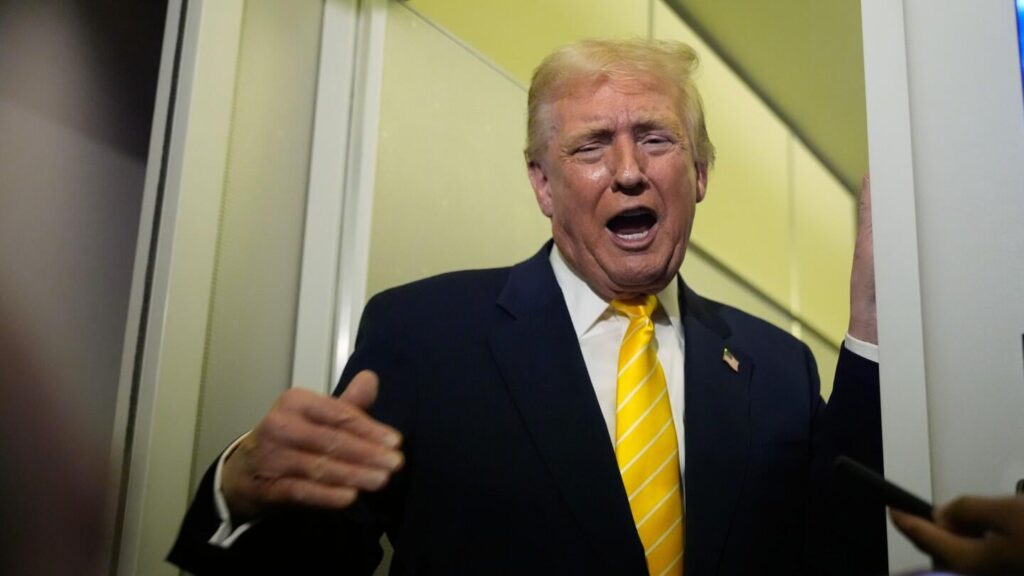 司法省、最近の恩赦に関するトランプ大統領の「同一の」署名を密かに差し替えた