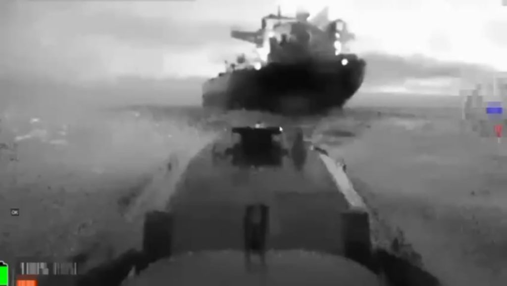 シーベイビー海軍無人機が黒海でロシアの「影の艦隊」に属する2隻の認可タンカー「カイロ」と「ヴィラット」を攻撃した。