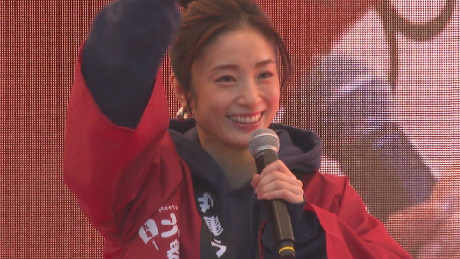 丸亀うどん祭りに上戸彩さん・元TOKIOの松岡昌宏さんが登場　地元の中学生らとギネス記録に挑戦　香川 | KSBニュース | KSB瀬戸内海放送