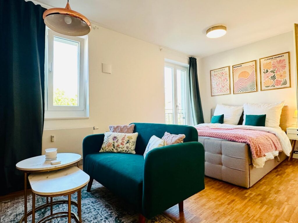 ホームオフィススペース付きの新しく改装されたスタジオ – シュテグリッツの絶好のロケーション ホームオフィススペース付きの新しく改装されたスタジオ – シュテグリッツの絶好のロケーション