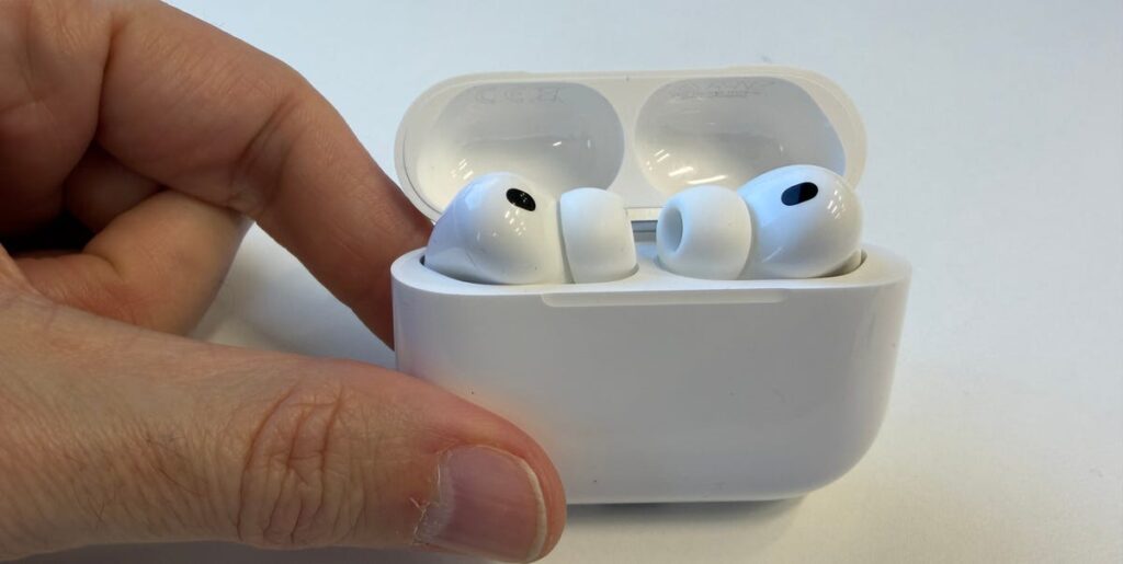 【実機テスト】「AirPods Pro 2」と「AirPods Pro 3」の、ただ一つの"圧倒的な違い"