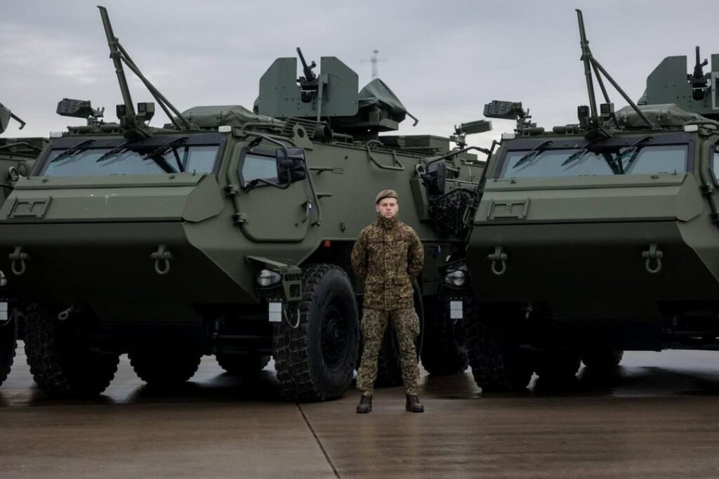 ラトビアはさらに21台のパトリア6×6 APCをウクライナ軍に引き渡した。