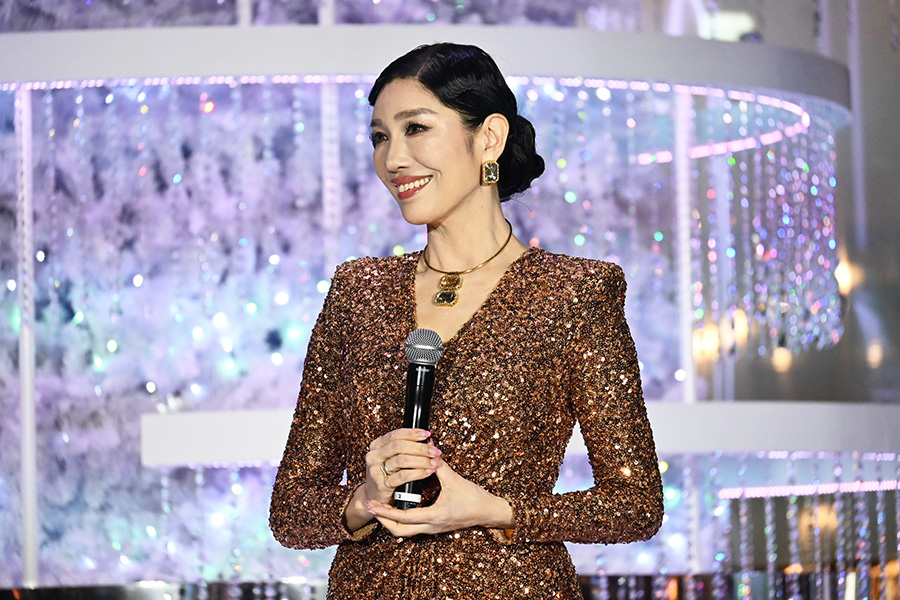 「グランフロント大阪」の『GRAND WISH CHRISTMAS 2025』クリスマスツリー点灯式に登場したアンミカ（11月6日・グランフロント大阪）