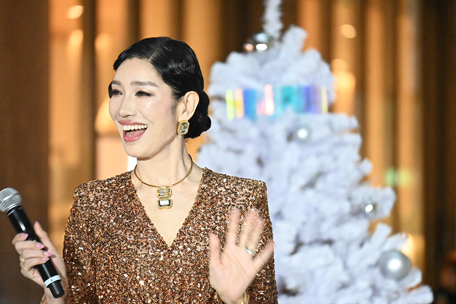 「グランフロント大阪」の『GRAND WISH CHRISTMAS 2025』クリスマスツリー点灯式に登場したアンミカ（11月6日・グランフロント大阪）