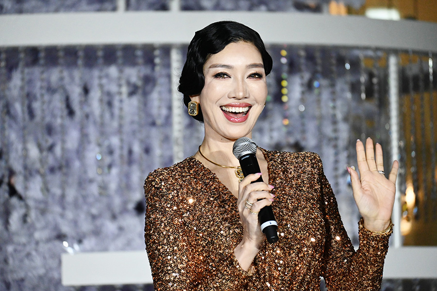 アンミカ人生初!?大阪のツリー点灯式に登場「私もオーナメントのつもりで」 | Lmaga.jp アンミカ人生初!?大阪のツリー点灯式に登場「私もオーナメントのつもりで」 | Lmaga.jp