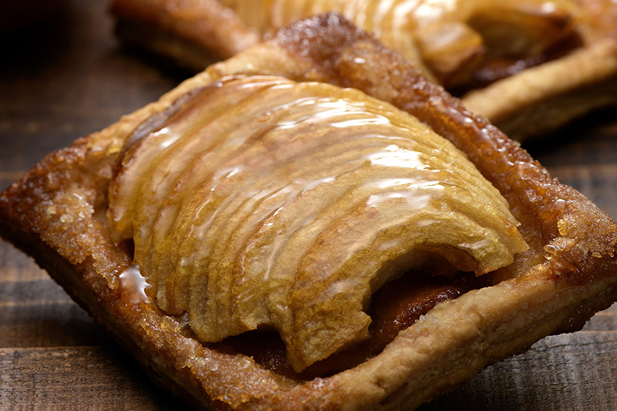 『青森県フェア』に登場する「アンジェリック」のアップルパイ（1個770円）は各日150個限定で1人5個まで。11月28日、29日、12月1日各日14時30分～。場所は地1階 東エスカレーター前特設売場にて