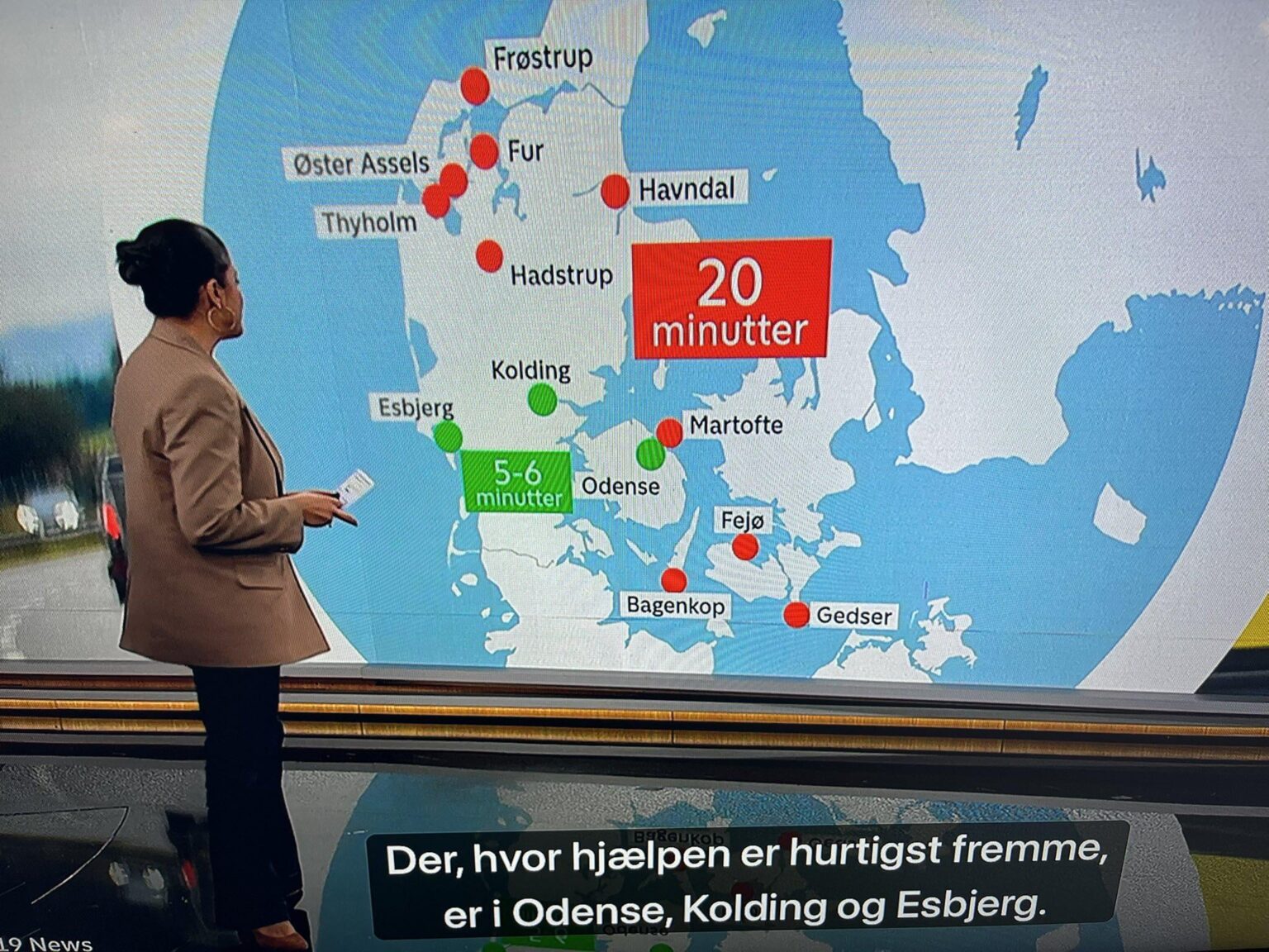 TV2 ニュースでのデンマークの地理に関する興味深い見解。コリングはヴァイレに移転し、オーデンセもかなり離れたところに移転し、ハドストラップという新しい町もできたようです。エキサイティング。