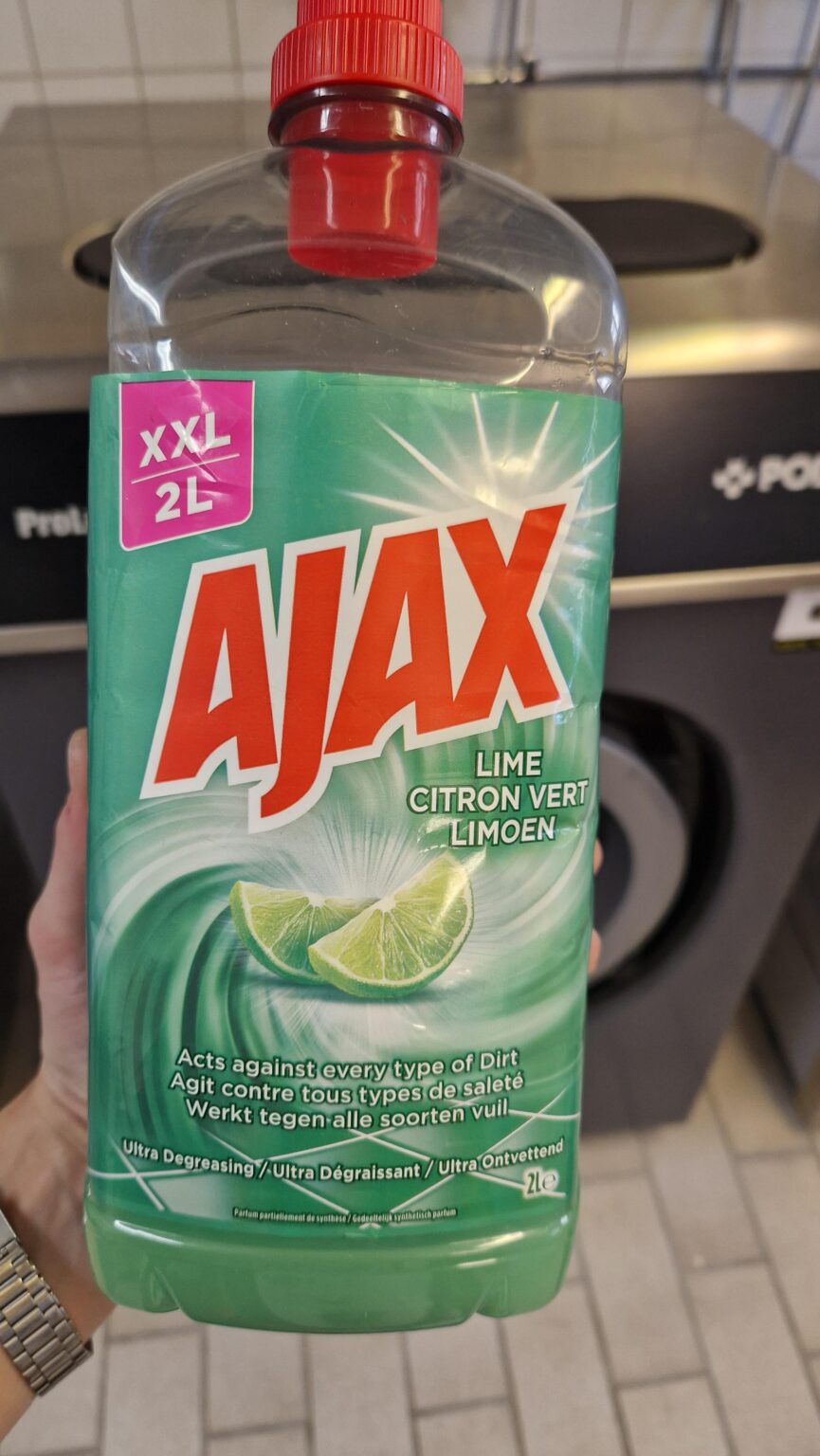 数か月経って、ボトルの半分を飲み終えた後、これは柔軟剤ではないことに気づきました...
