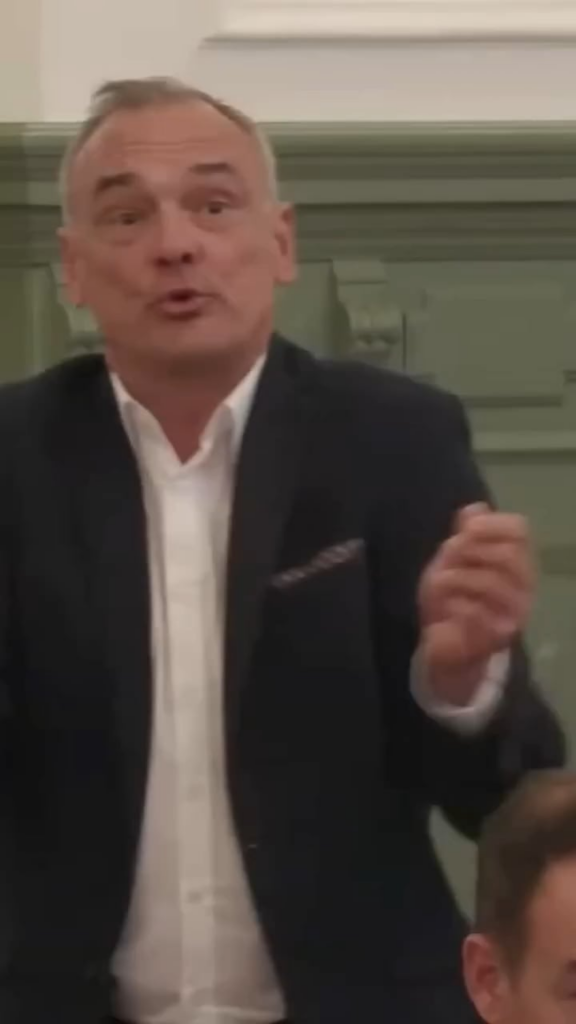 落選したフィデス市長２人（ボルカイ、デシ）が現ジェール市長選に立候補したいと考えた。火傷になってしまった…