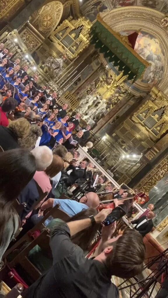 聖ヨハネ准司教座聖堂でモーツァルトのレクイエム🎶からこれほど美しい #アーメン キリスト教の祝福を見たことがあるでしょうか