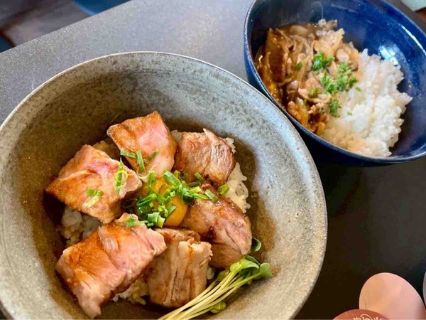 中央区本町通『人情横丁』にオープンした『MOMOCO MEAT DINER(モモコミートダイナー)』で『モモコ丼』『モモコのストロガノフ』食べてみた。 : にいがた速報 MOMOCO MEAT DINER