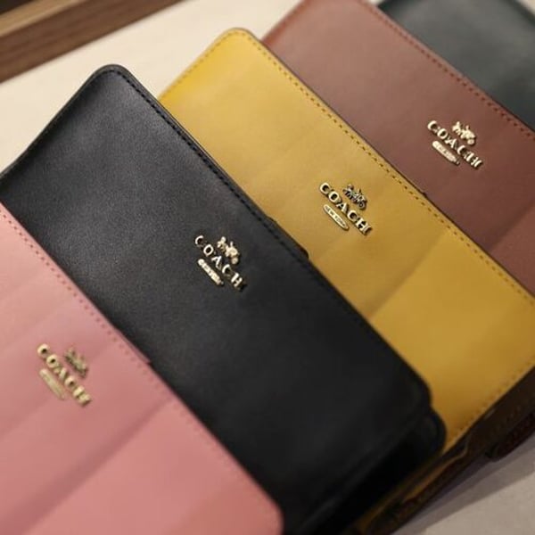 米国の関税の影響で、ブランド各社はブラックフライデーの値引き幅の縮小を余儀なくされる - FashionNetwork 日本