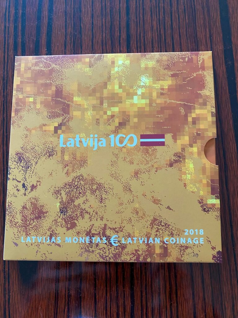 古い硬貨セットの形でハッピーナショナルデー…