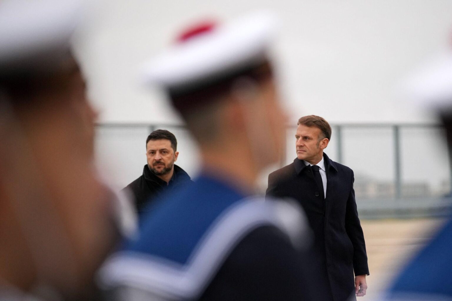 ゼレンスキー大統領、マクロン大統領と国防宣言に署名後、ウクライナはラファール戦闘機100機購入へ