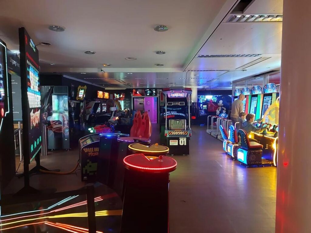 ツアー中のアーケードのレビュー: 国立ビデオゲーム博物館 (オランダ、ズーテルメール)