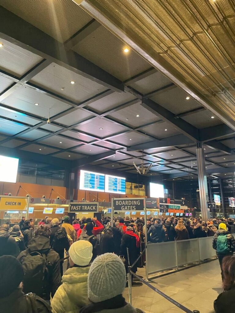 シャルルロア空港の現状