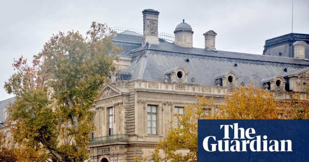 ルーブル美術館強盗の容疑者はソーシャルメディアのスターで元美術館警備員、報道によると