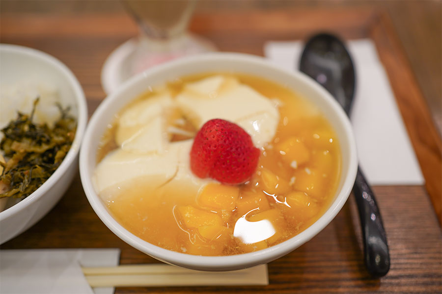 「春水堂」のモーニング「台湾満喫set」で食べることができる「フルーツ豆花」（10月23日10時頃／Lmaga.jp撮影）