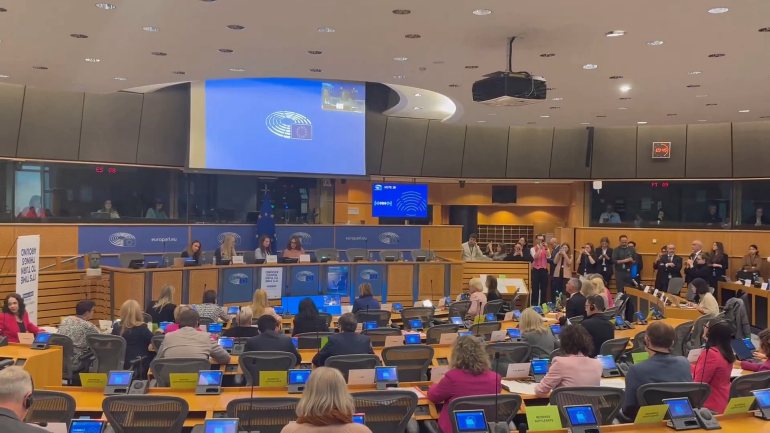 EP 女性の権利委員会は、「私の声、私の選択」決議を支持しました