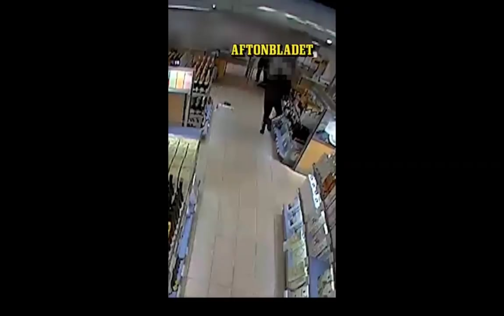 Systembolaget Kungsängen で男がボトルを盗もうとし、163,000 スウェーデンクローナ相当のボトルが粉砕されました。現在、男性は重大な損害の罪で起訴されており、システムは182,000スウェーデンクローナの損害賠償を要求している。この男は他にも器物破損2件、薬物犯罪、性的痴漢の罪でも起訴されている