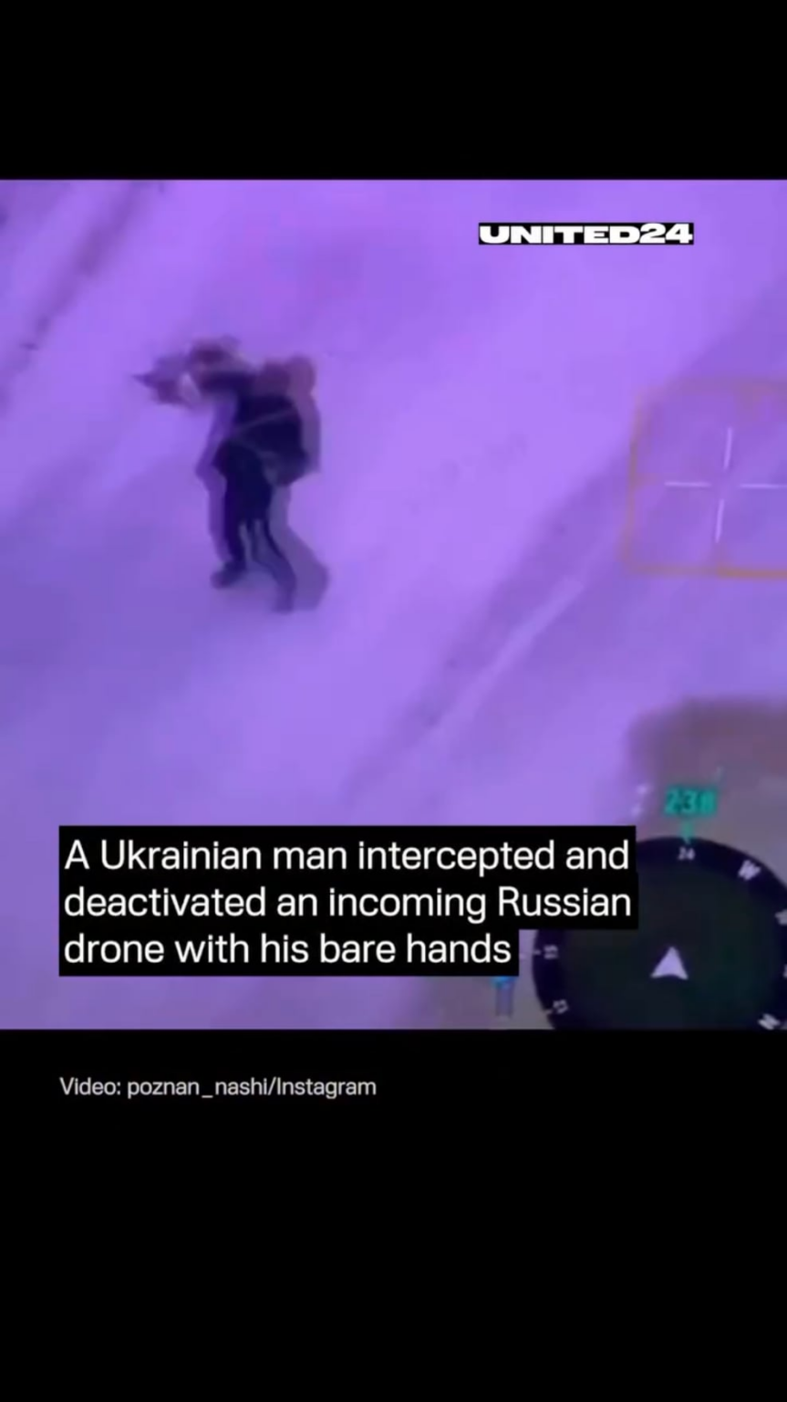 ウクライナ人男性がロシアから飛来した無人機を素手で迎撃し、作動を停止した