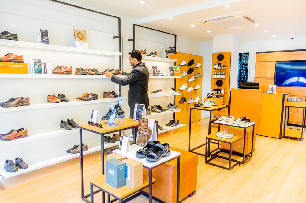 ムンバイのサント・クティール・ビル内にあるEccoの新店舗の店内