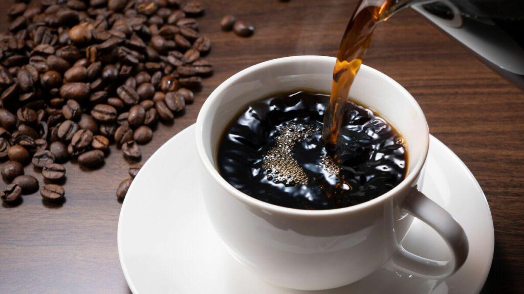 だから仕事中は｢ブラックコーヒーしか飲まない｣…できる人の｢はかどる場所｣と｢ドリンク｣のルール 終業30分前にエンジン全開で全力疾走の驚くべき効果