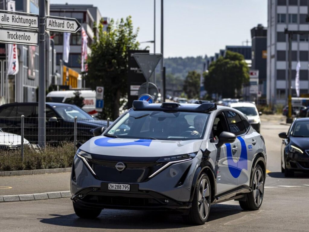 スイスの自動運転車プロジェクトのために道路を空ける |スイスはチューリヒ州とアールガウ州のフルタール渓谷で自動運転車の使用を認可した。