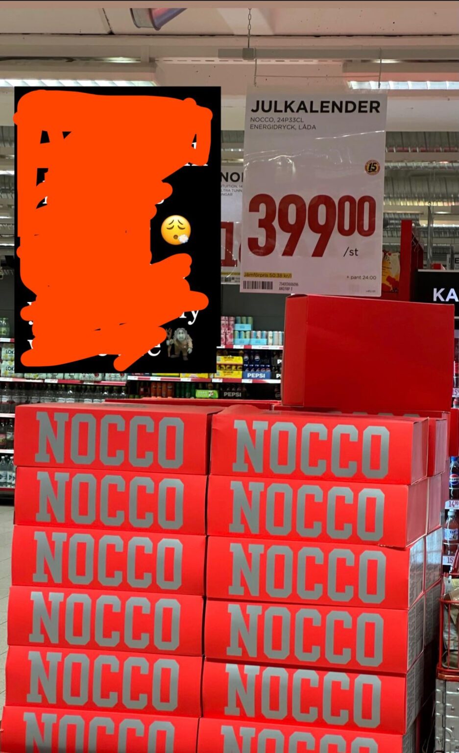 Noccos のクリスマス カレンダーの価格はスウェーデンで 5,400 スウェーデン クローナです。このカレンダーの価格は、ここ自宅のクリスマス特別ポップアップ Nocco ストアで 10,990 カラです。
