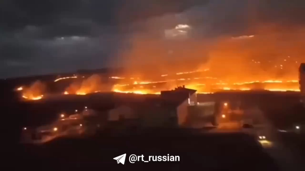 ロシアのケメロヴォ地域で大規模な火災が発生した。