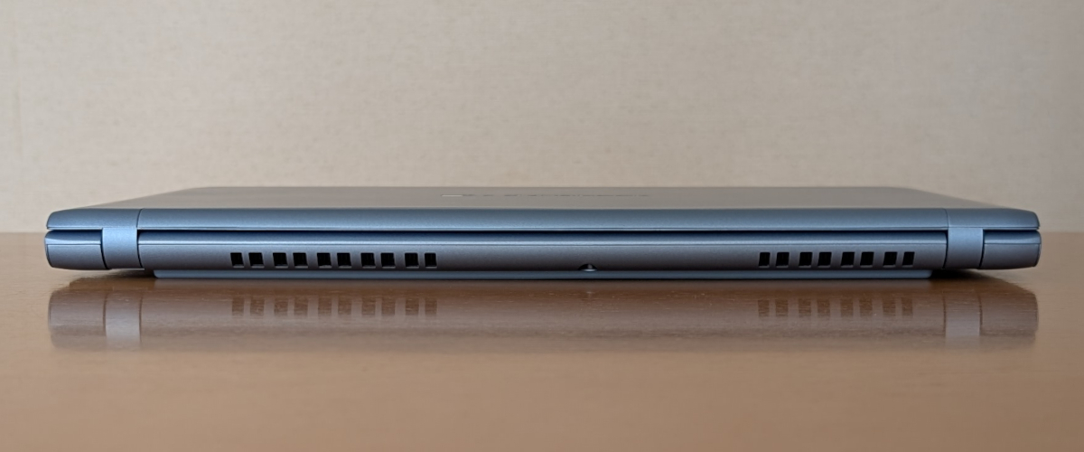 dynabook GR/ZZ 背面