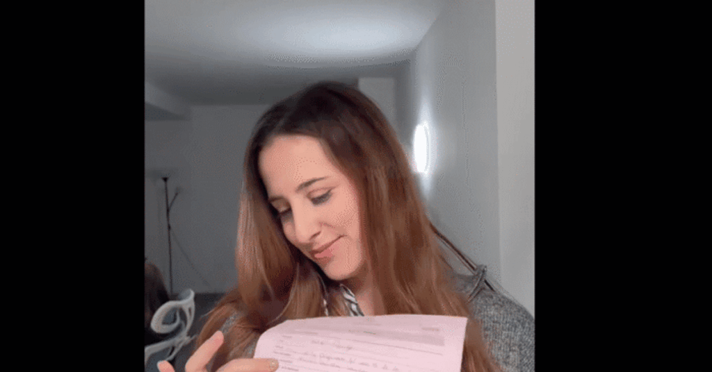 アンドラの代理店がカタルーニャ語で動画を制作しなかったことが報告されていると詳しく説明する動画