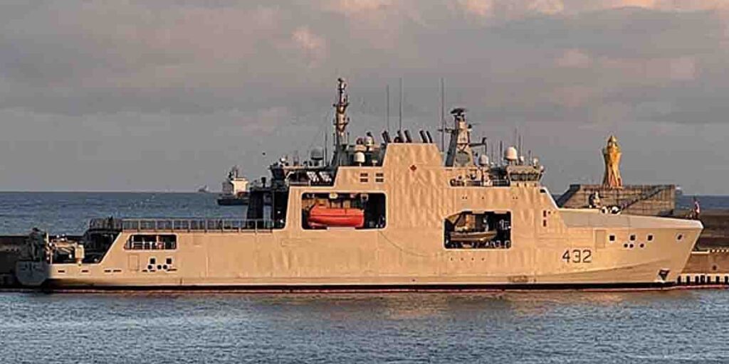 カナダ海軍の哨戒艦「マックス・バーネイズ」、北朝鮮船「瀬取り」警戒監視を実施　11月上旬 | フネコ - Funeco