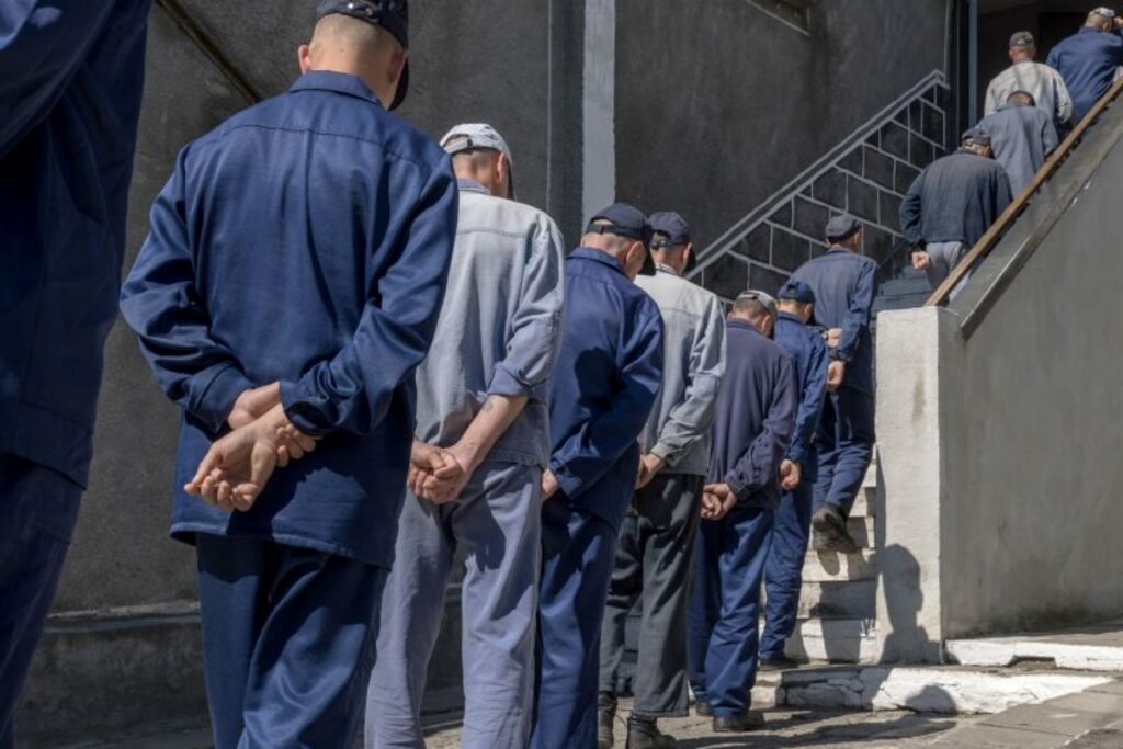 入隊を希望する国民が激減するロシア、外国人をだましてウクライナ戦争に参加させる手口とは(1/2) - CNN.co.jp