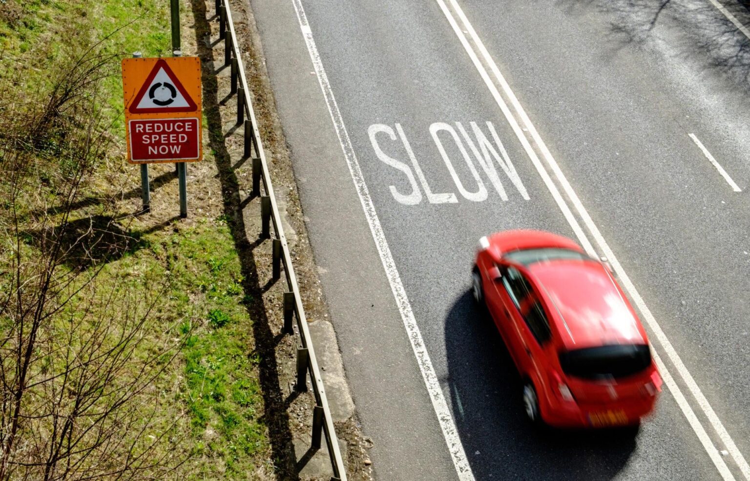 速度の遅いドライバーが道路を「非常に危険」にしている