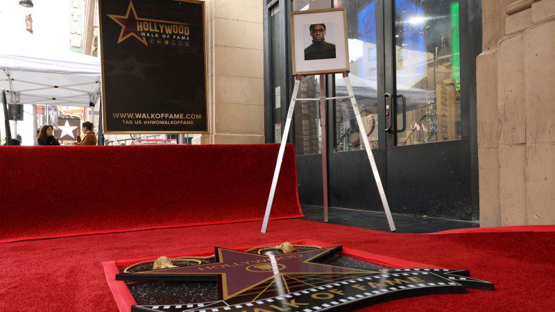 チャドウィック・ボーズマン、死後ハリウッド・ウォーク・オブ・フェームでスター賞を受賞：「彼は信じられないほどのリーダーだった」