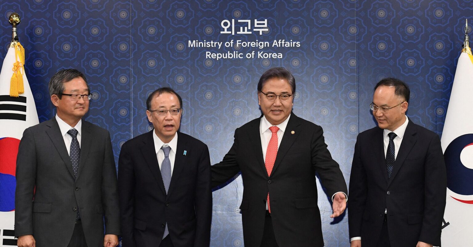 South Korea, Japan, China agree to hold summit at ‘earliest convenient time’ South Korea, Japan, China agree to hold summit at 'earliest convenient time'