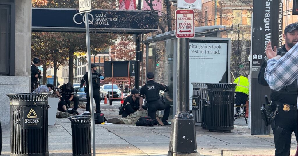 ホワイトハウス付近で銃撃 州兵2人が負傷、アフガン籍の容疑者拘束 - 日本経済新聞