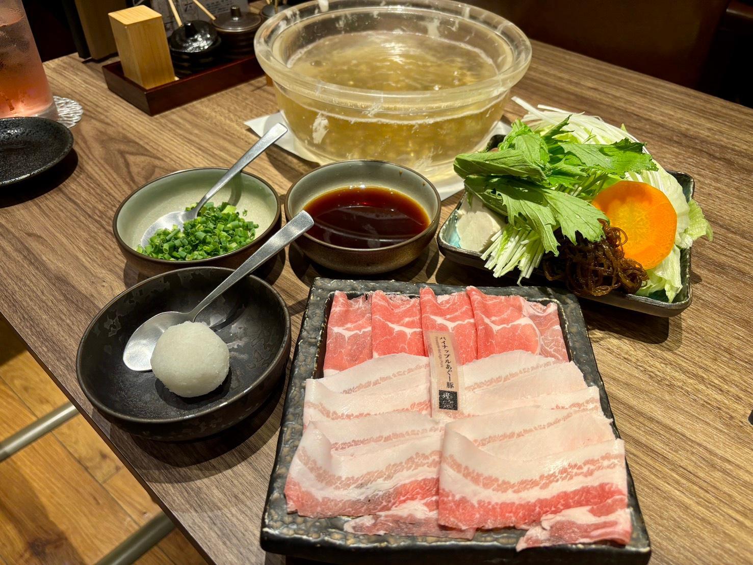 小鉢からデザートまで、南国の香りとやさしさが詰まったコース料理