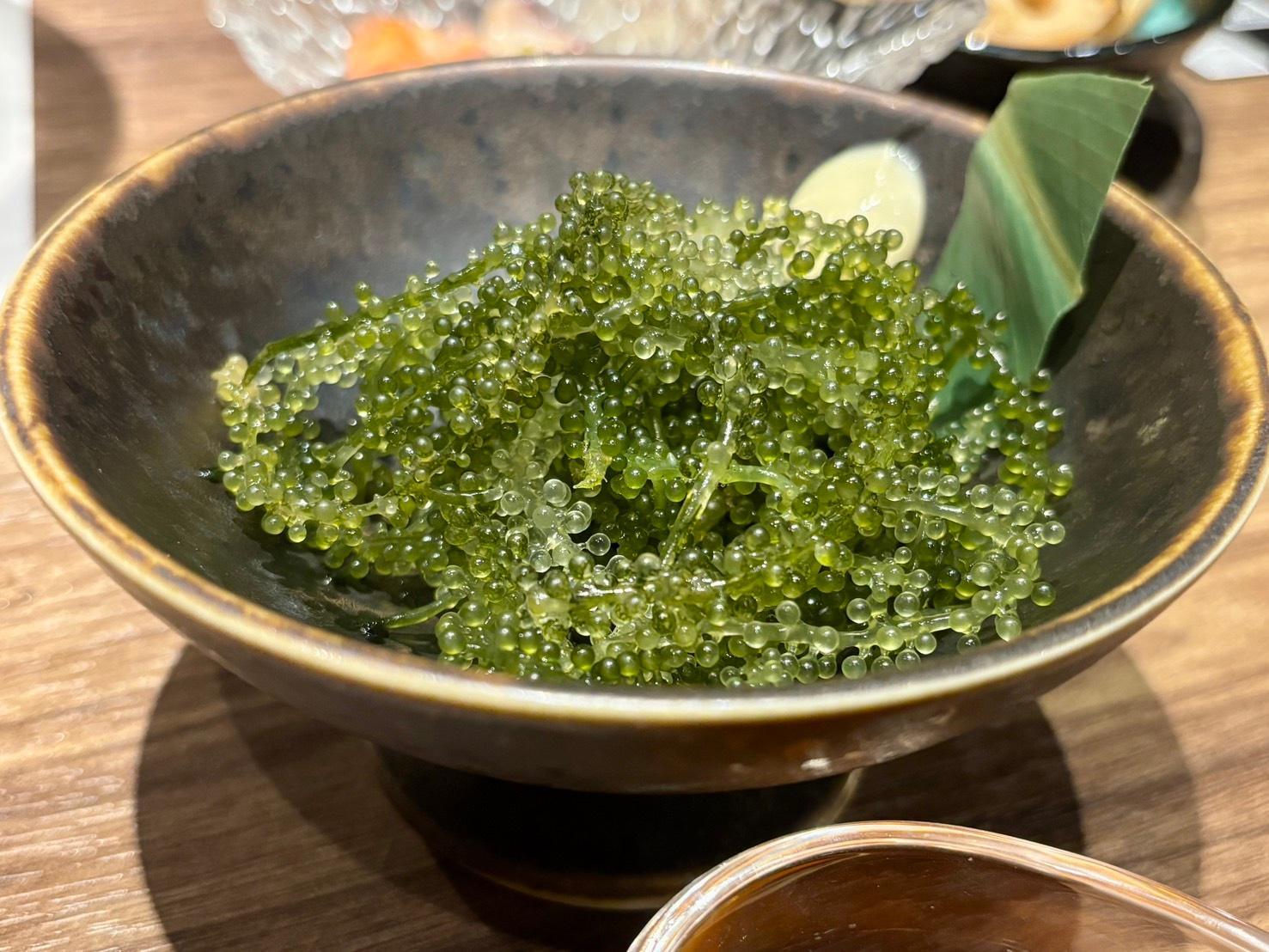 プチプチ弾ける食感。海のミネラルをそのまま味わう前菜