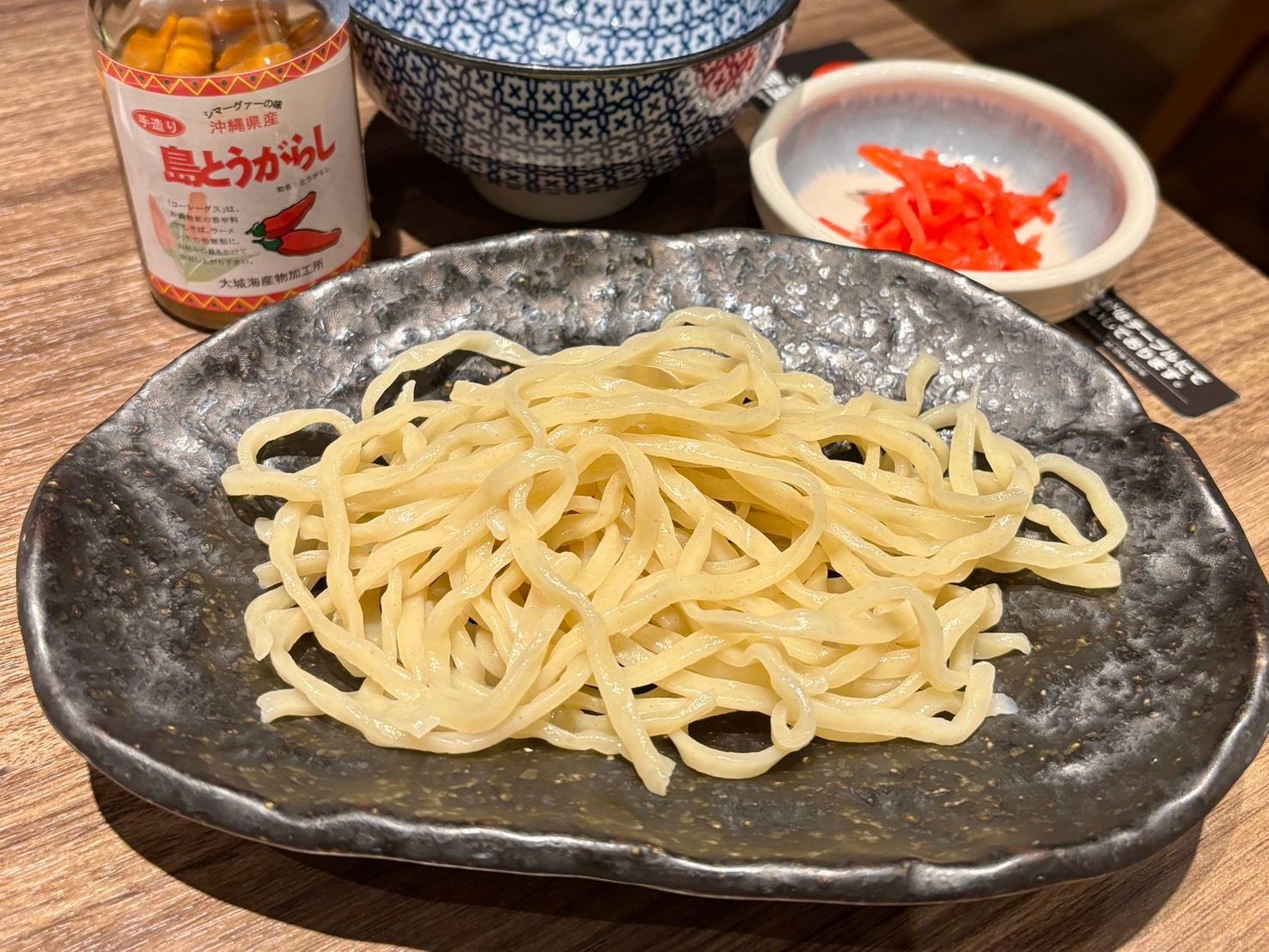 食後の余韻を包み込む、温かくやさしい締めの一杯