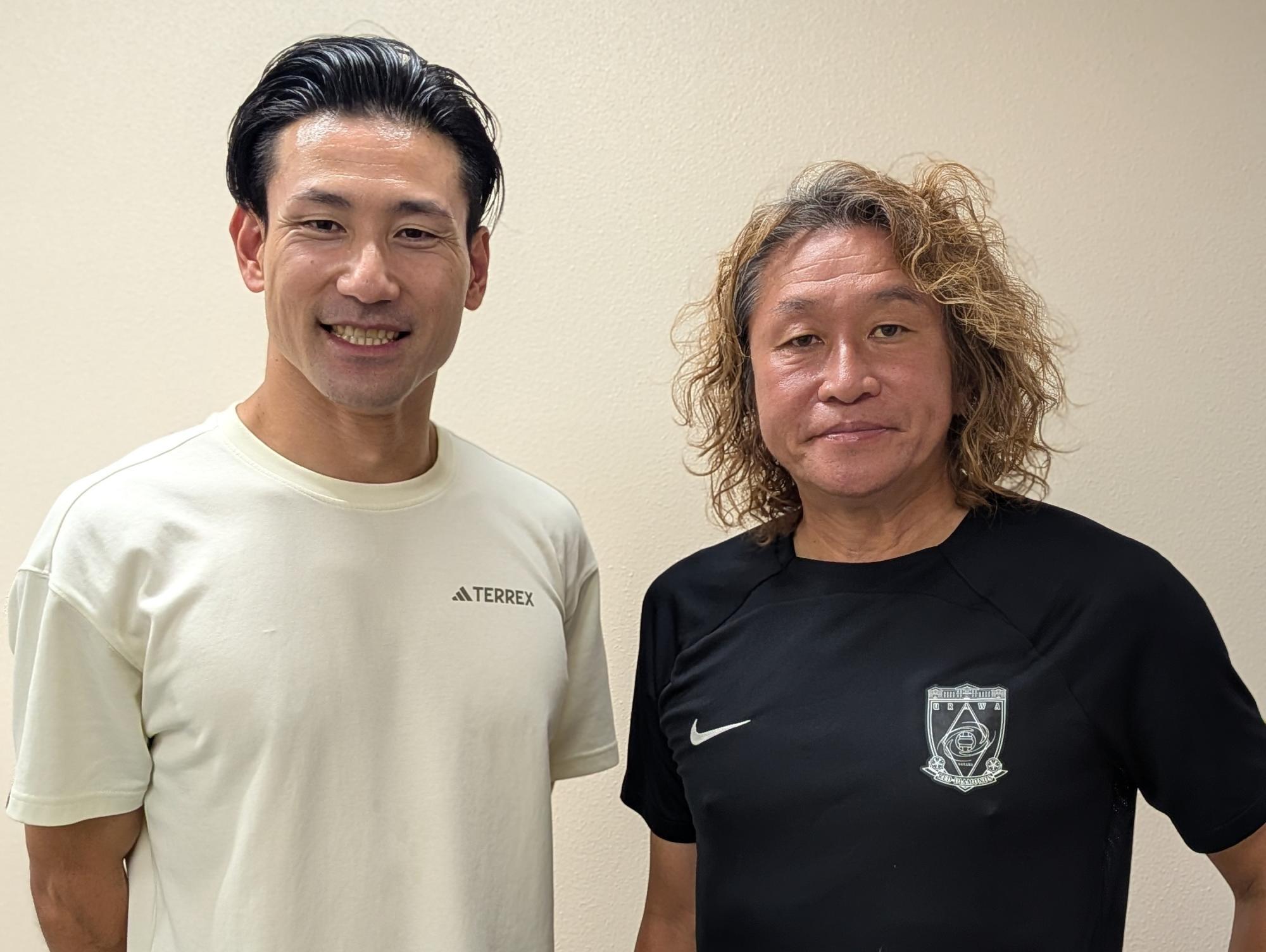 塚原直貴氏（左）と岡野雅行氏。チーム対抗リレーでは2人とも人数の関係で2本ずつ走るハッスルぶりだった（撮影：矢内由美子）
