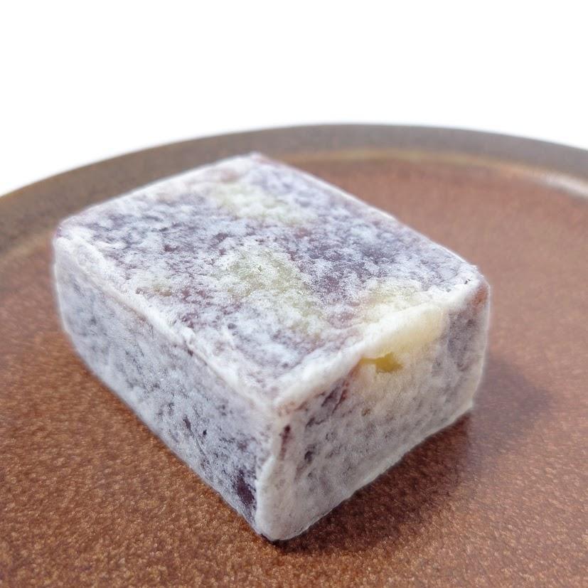 一面ずつ生地を塗って焼き上げなくてはならないため、リズム感と正確さが求められます
