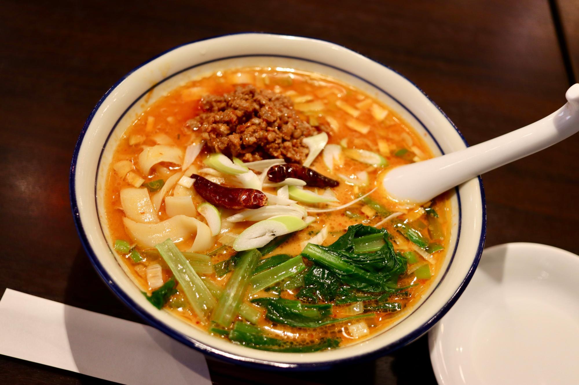 「坦々刀削麺」1,078円税込