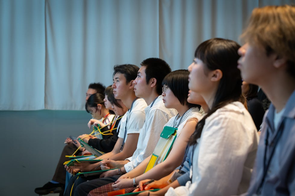 金沢21世紀美術館で出会う共創の物語ーーオトボン・ンカンガと石川県の職人たちが織りなす『シェイプド・バイ・メニー』展