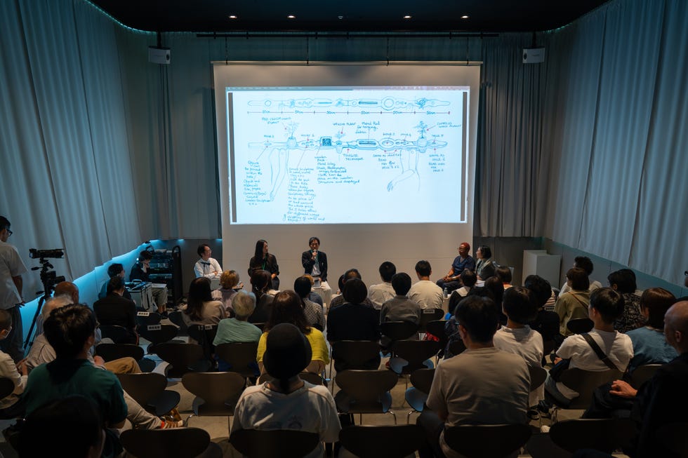 金沢21世紀美術館で出会う共創の物語ーーオトボン・ンカンガと石川県の職人たちが織りなす『シェイプド・バイ・メニー』展