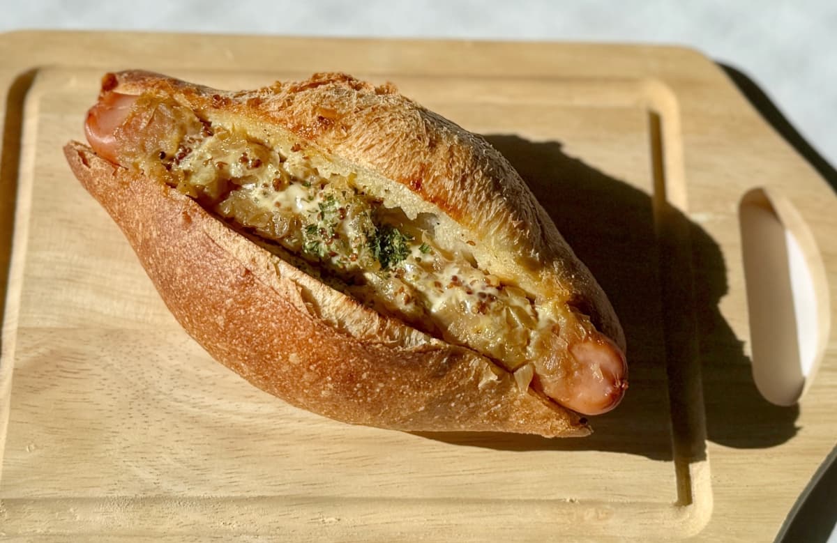 「あめ色玉ねぎのホットドッグ」450円（税込）