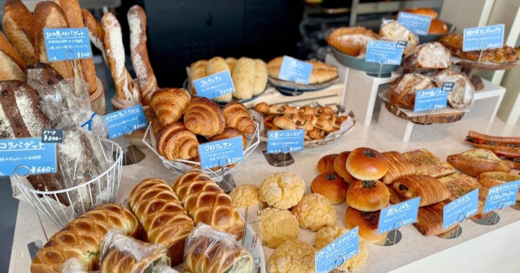 朝から焼き立てパンがずらり♪芦屋・打出の南側エリアに待望の新店『パンの踊り場』オープン | Kiss PRESS(キッスプレス)