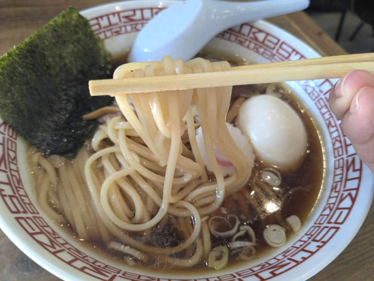 その日にしか出会えない一杯がここに！尼崎の『ムコウガワ製麺所』で朝ラーメンを楽しむ [画像]