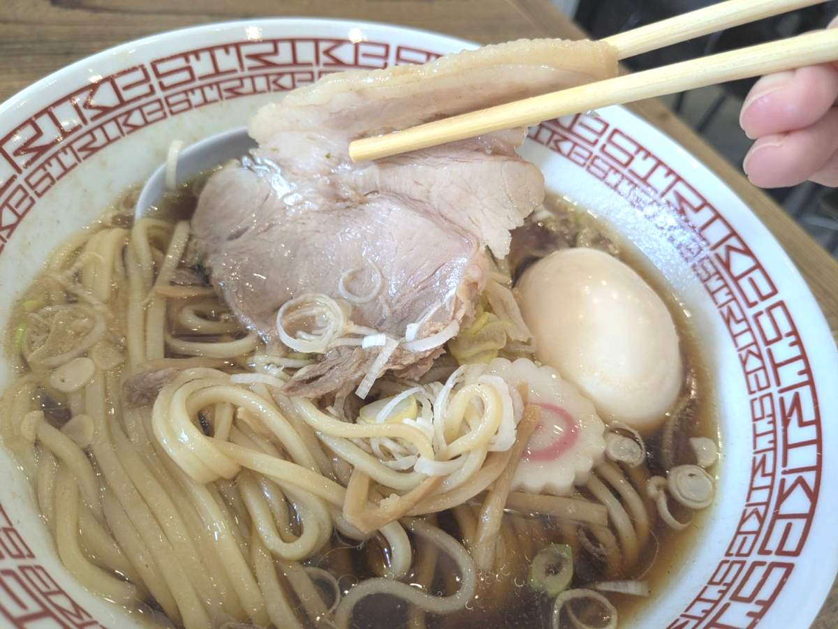 その日にしか出会えない一杯がここに！尼崎の『ムコウガワ製麺所』で朝ラーメンを楽しむ [画像]